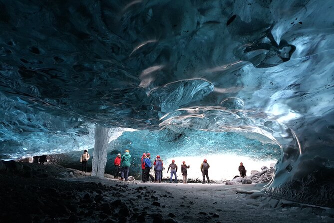 2-Day Blue Ice Cave, Glacier Lagoon and South Coast - Small Group - Day 1 practical rhythm: photos, layers, and comfort breaks