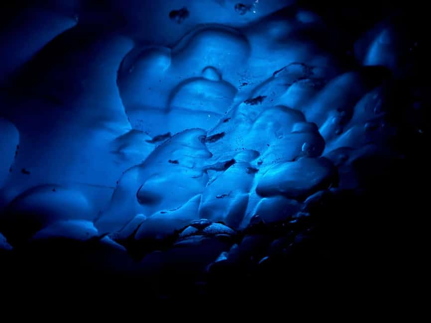 2 Day South Iceland, Glacier Lagoon & Blue Ice Cave tour - Day 1: Seljalandsfoss behind the falls and Skógafoss power