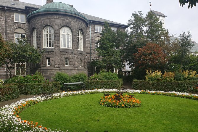 2-Hour Reykjavik Private Walking Tour - Reykjavík City Hall and Lake Tjörnin: statues, photos, and atmosphere