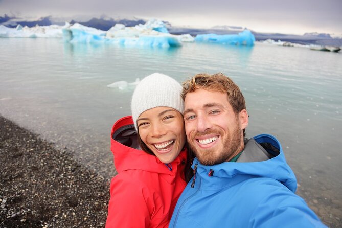 3-Day Northern Lights Hunt & Glacier Lagoon Tour - Day 2: Jökulsárlón and Diamond Beach for serious iceberg photos