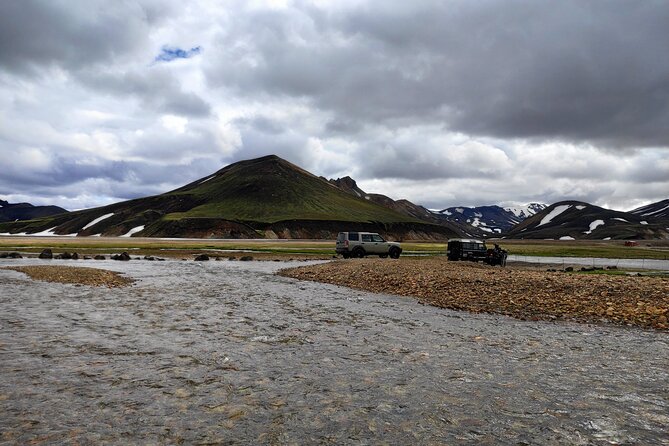 Adventure in Landmannalaugar and Hot Springs - Reykjavík & Hella - Lunch and viewpoint time at the top: how the guide-friendly breaks work