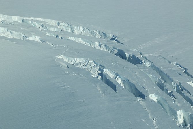 Airplane Flight over Vatnajökull Volcanic Eruption Sites - What 50 Minutes Actually Buys You Over Vatnajökull
