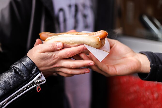 Akureyri Food Walk With 5 Tastings and a Local Guide - Why this Akureyri food walk works so well