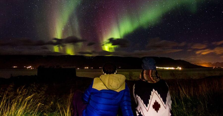 Akureyri: Northern Lights Photography Tour - The 3-hour flow from pickup to hot drink under the stars