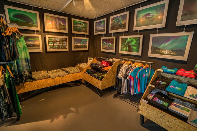 Aurora Reykjavík, The Northern Lights Center Museum Visit - The 7-meter screen and the 4K timelapse theater experience