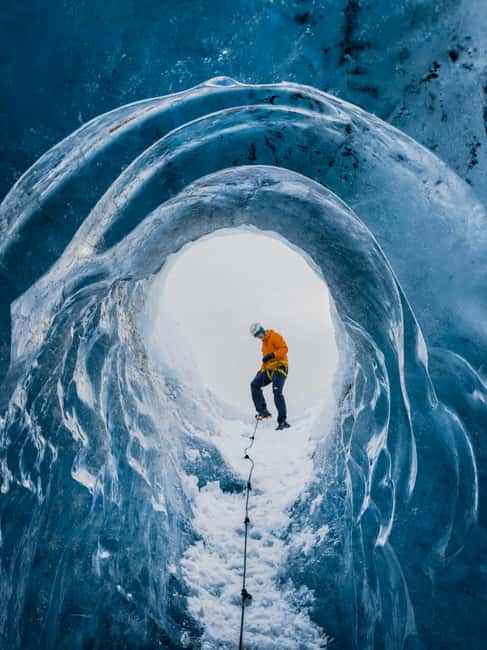 Blue Ice Cave Adventure and Glacier Hike (from Jökulsárlón) - Gear and clothing: what you truly need for a crampon hike