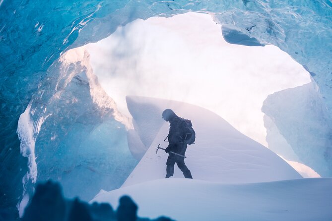 Crystal Ice Cave & Super Jeep Tour from Jökulsárlón - Stop 1: Jökulsárlón Glacier Lagoon (and the Diamond Beach Bonus)