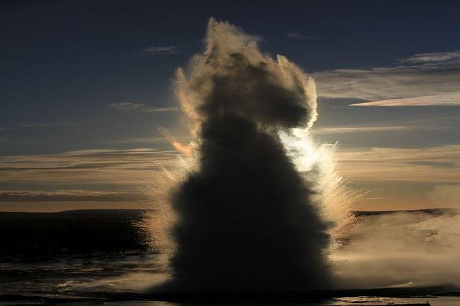 Day Trip to the Golden Circle and Blue Lagoon from Reykjavik - Strokkur and the geyser rhythm you can plan around
