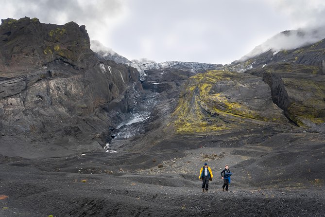 Day Trip to the Hidden Valley of Thor Thorsmork from Reykjavik - Stop 4: Thórsmörk valley time, green versus black sand