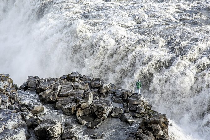 Diamond Circle Myvatn Waterfalls, and Husavik from Akureyri Tour - Food, Comfort, and Wi-Fi on a Long Bus Day