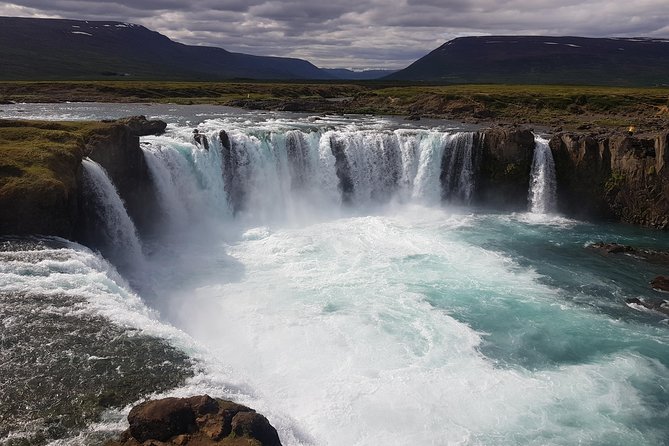 Diamond Circle, Waterfalls and Amazing Landscapes from Akureyri - Ásbyrgi Canyon and Hljodaklettar: horseshoe shapes and the quiet between cliffs