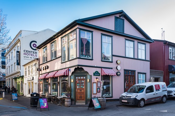 Explore Reykjavik in 60 minutes with a Local - Stop 1: Alþingishúsið and Iceland’s Parliament Square Focus