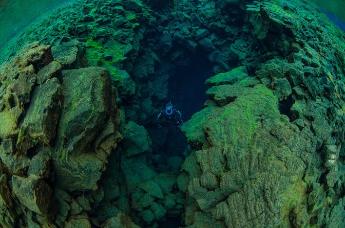 Freedive Silfra Half Day Tour - Between two continents: the geologic story under your feet