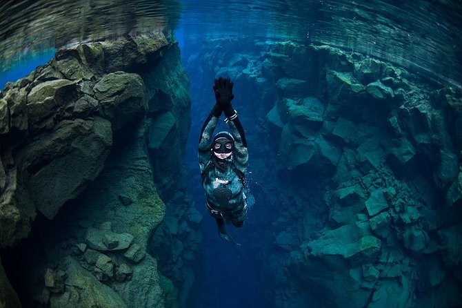 Freedive Silfra Half Day Tour - Meeting at Vallarvegur (P5 parking): where your tour starts and how it flows