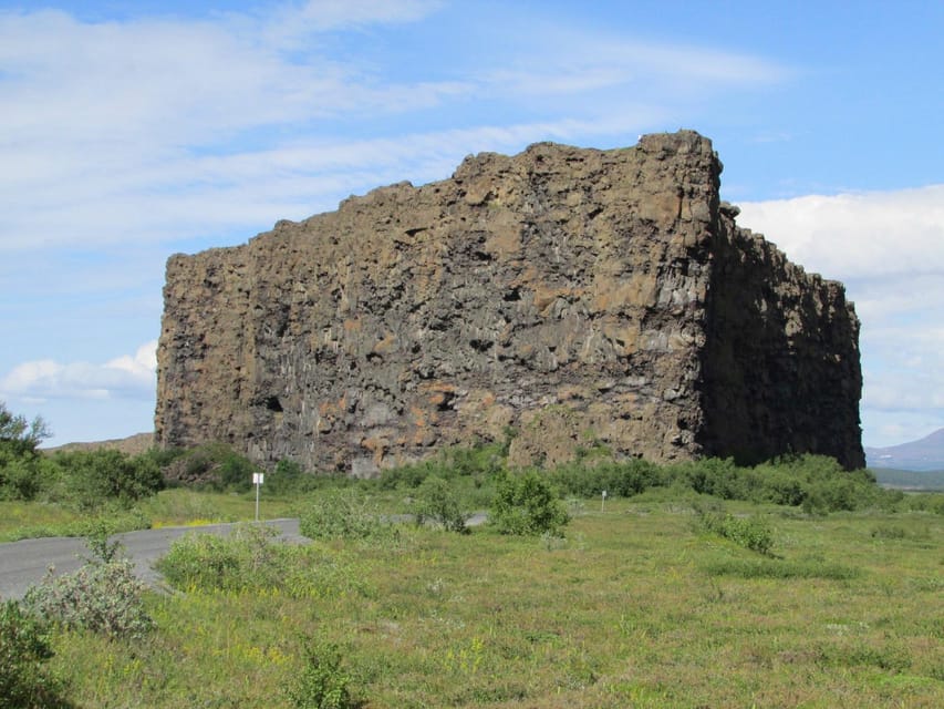 From Akureyri: Diamond Circle Tour with Waterfalls - Godafoss waterfall: how this stop works and how to enjoy it fast