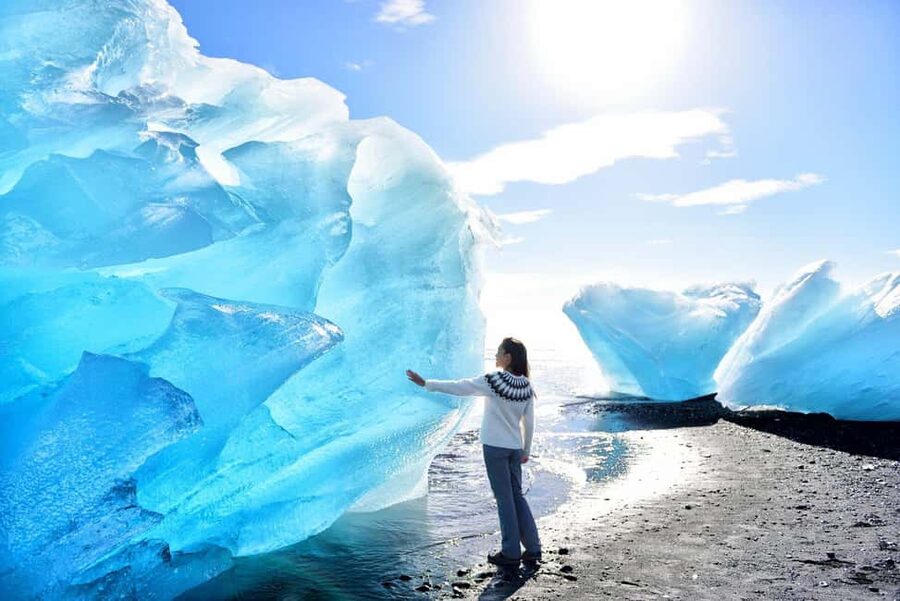 From Reykjavik: 3-Day Northern Lights Hunt & Glacier Lagoon - A winter tour that saves your feet and your driving stress