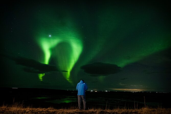 From Reykjavik 4x4 Minibus Northern Lights with Photo and Cocoa - Group Size Matters: Up to 16 People for Better Viewing