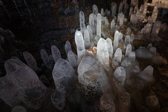From Reykjavík: Evening Lava Tunnel Tour and Northern Lights Tour - Key things that make this tour work well