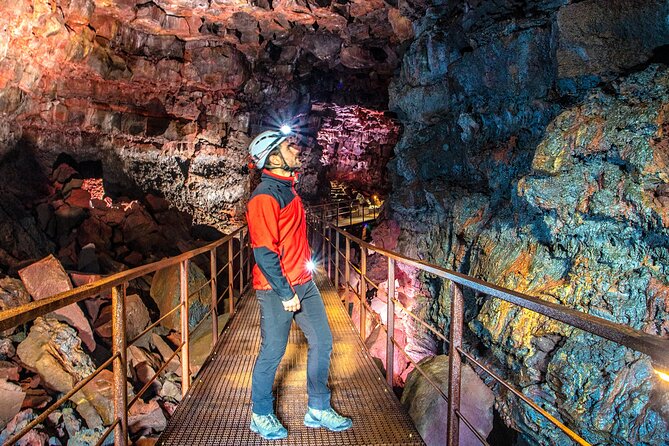 From Reykjavík: Evening Lava Tunnel Tour and Northern Lights Tour - Pickup points in Reykjavík: what to do so you do not miss the bus