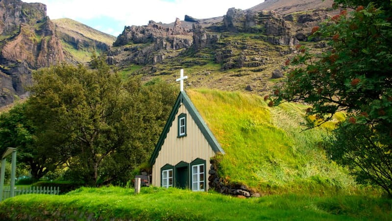 From Reykjavik: Glacier Lagoon and Fjaðrárgjúfur Canyon Tour - Víkurkirkja, Reynisdrangar, and the Story Stops That Make the Drive Feel Shorter