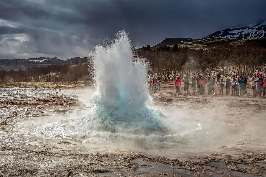 From Reykjavik: Golden Circle Full Day Tour - Geysir Hot Springs: Catching The Geothermal Show At Strokkur