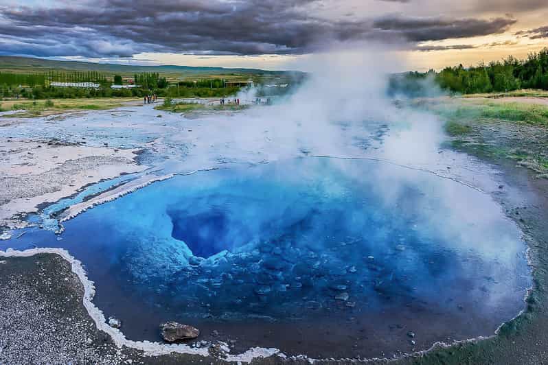 From Reykjavik: Golden Circle Full-Day Tour - The bus setup: Wi-Fi, USB chargers, and the GPS audio guide app
