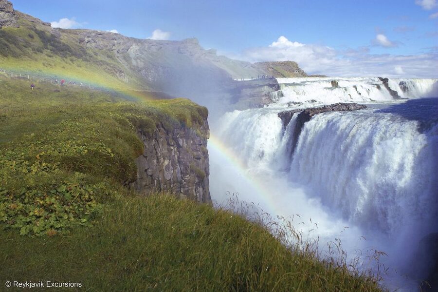 From Reykjavik: Golden Circle Guided Tour & Sky Lagoon Visit - Geysir geothermal area: watch eruptions and use your walk time well