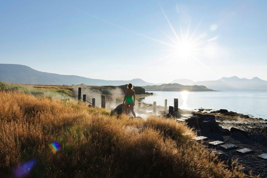 From Reykjavik: Hvammsvík Hot Spring with Transportation - Check-In and Facilities: How to Use Lockers, Showers, and Heat Rooms Fast