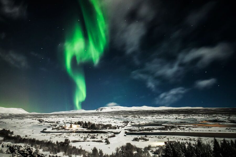 From Reykjavik: Northern Lights Bus Tour with Hot Cocoa - The 4-hour rhythm: pickup, driving, and real chances in a short window