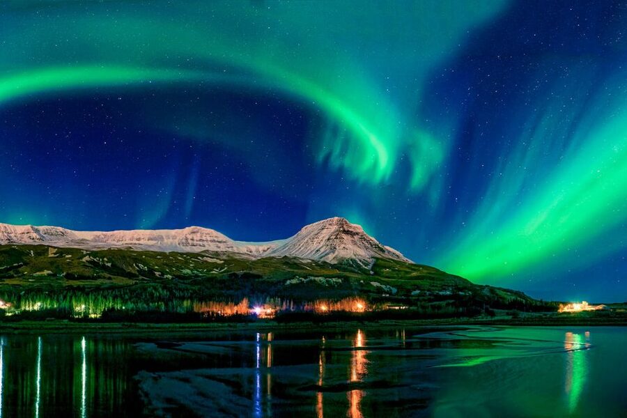 From Reykjavik: Northern Lights Chase with Expert Guide - Dark-sky photo stops: where the lights usually make their move