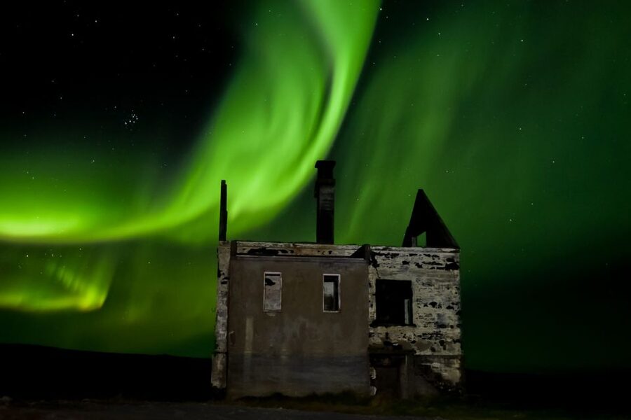 From Reykjavik: Northern Lights Tour with Hot Cocoa & Photos - Guides make it feel personal: what their style tends to do for you