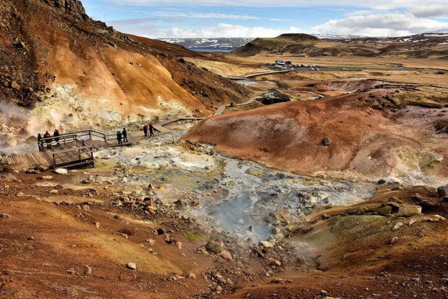 From Reykjavik: Reykjanes Geopark Tour & Airport Transfer - The small-group setup that keeps the day from feeling rushed