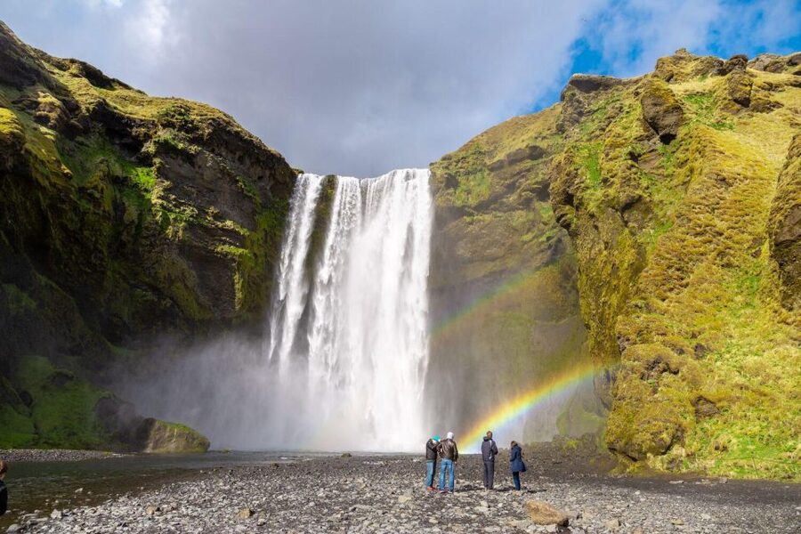 From Reykjavik: South Coast Tour & DC-3 Plane Wreck - Pickup rhythm, onboard Wi-Fi, and why it helps more than you think