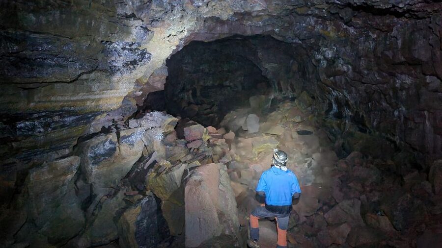 Geological Lava Tunnel Adventure - Arnarker Cave - Arnarker Cave: what makes this Iceland lava tunnel feel real