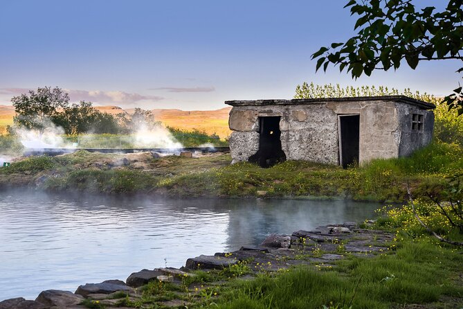 Golden Circle Classic Tour with Secret Lagoon Relaxation - Getting on the Right Bus at 9:00 am From BSÍ