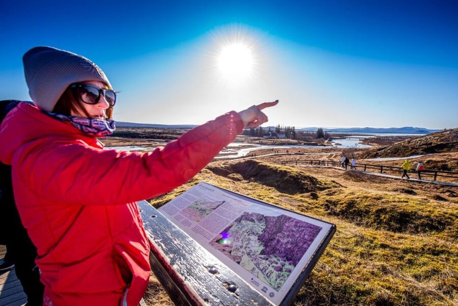 Golden circle, hot spring bakery, tomato farm private tour - Þingvellir National Park: where geology and Iceland’s roots meet