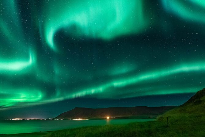 Golden Circle & Northern Lights Tour from Reykjavik - Northern Lights hunting from the Reykjanes Peninsula area