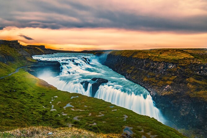 Golden Circle Tales, Tomato Farm & Kerid – Small Group from RVK - Pingvellir National Park: Tectonic Plates and the Parliament Story