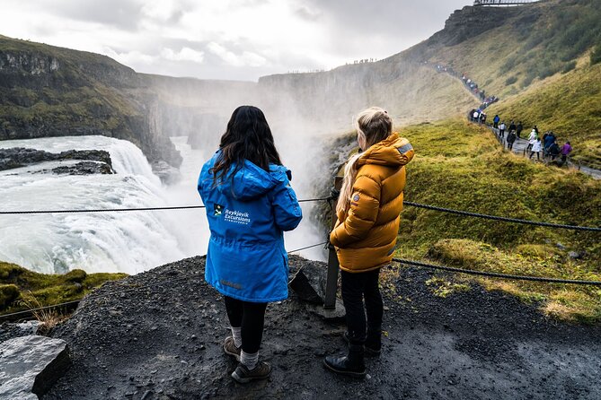 Golden Circle Tour with Laugarás Lagoon Admission - Stop 1 at Þingvellir: walking between tectonic plates and old political roots