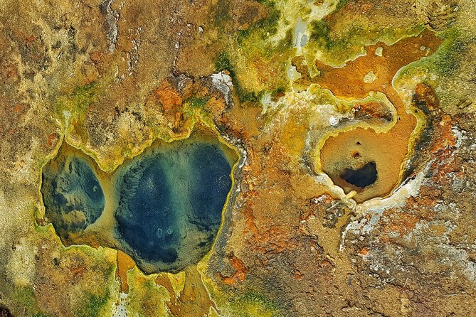 Helicopter Flight Over Geothermal Landscapes from Reykjavik - The Reykjavik flyover: trading city grids for volcanic terrain