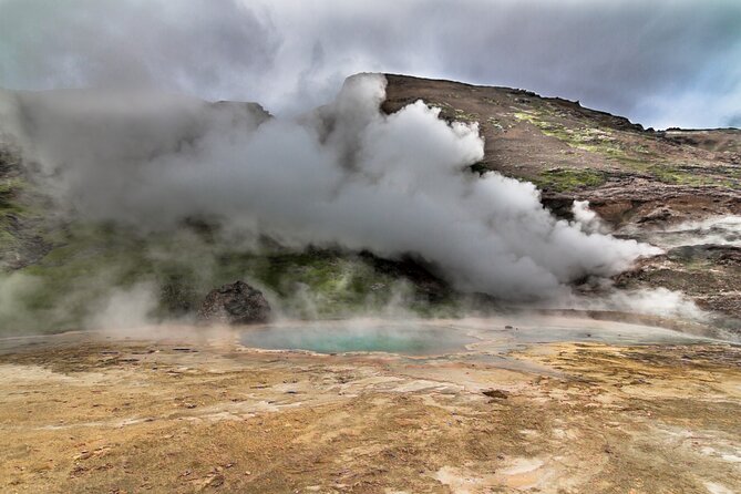 Helicopter Flight Over Geothermal Landscapes from Reykjavik - Route changes: when the pilot adjusts for what’s active