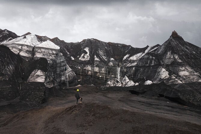 Ice Cave by Katla Volcano Super Jeep Tour from Vik - Getting to the right place in Vík: the Lava Show meeting point vibe