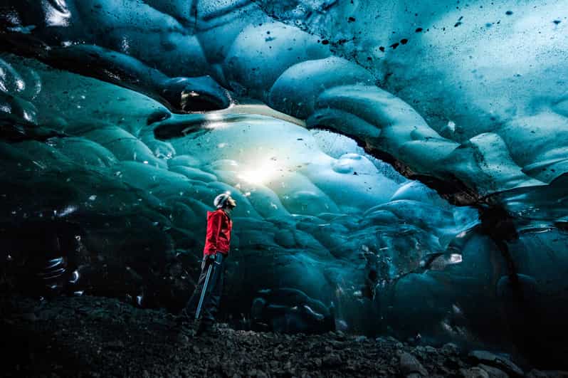 Iceland 3-Day Tour Golden Circle, Glacier Lagoon, & Ice Cave - Day 2: Reynisfjara Black Sand, Vik, Jokulsarlon, Diamond Beach, and an Ice Cave