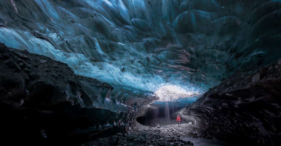 Iceland: Ice Cave Captured with Professional Photos - Sapphire Ice Cave on Vatnajokull: why the blue ice is the star