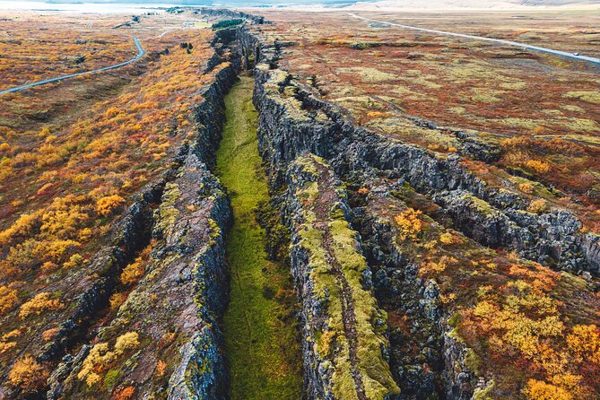 Iceland´s Golden Circle Minibus daytour - Kerið crater lake: the most colorful finish and the one extra cost