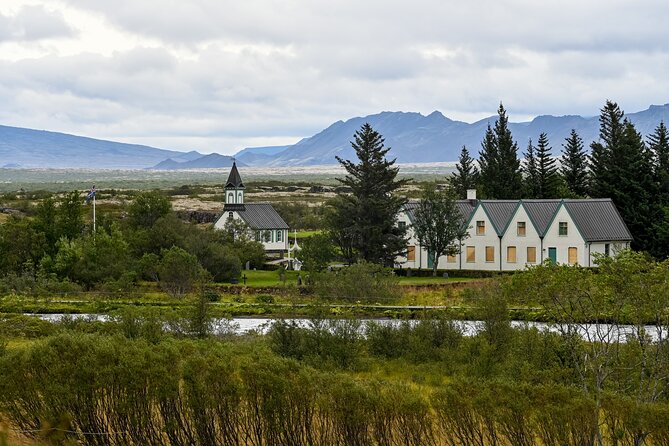Iceland´s Golden Circle Minibus daytour - Thingvellir National Park: laws, tectonic plates, and Öxararfoss