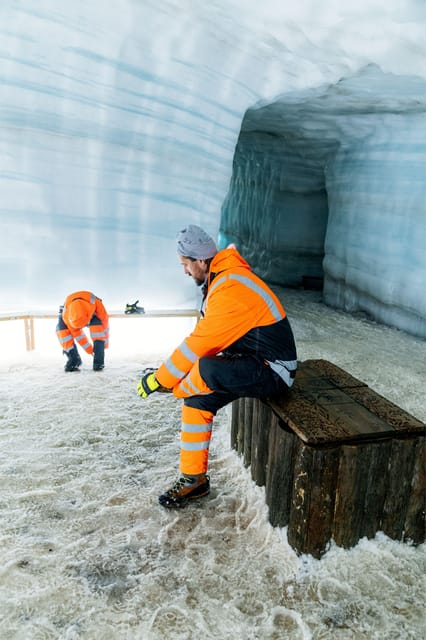 Into the Glacier: Snowmobile + Langjökull Ice Tunnel Combo - Gear, clothing, and comfort: do not let cold ruin the adrenaline