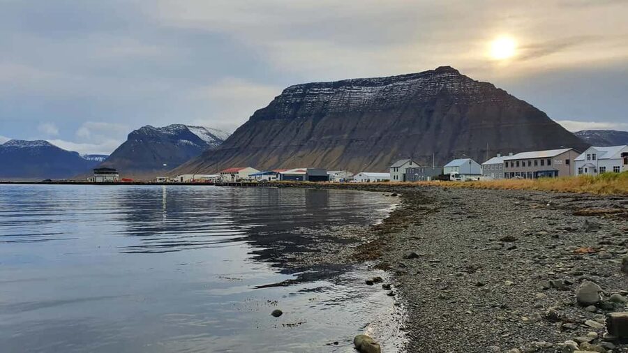 Ísafjörður: Flateyri Village tour: Nature, Culture, History - The 1.5-hour Flateyri visit: what you do with your time