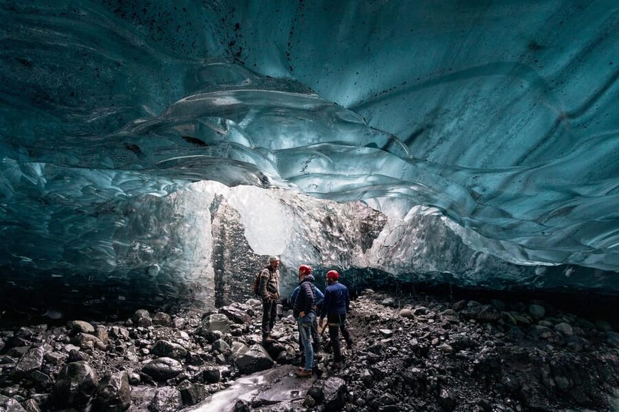 Jökulsárlón: Crystal Ice Cave Super Jeep Tour - What to pack so you stay comfortable in winter ice cave conditions