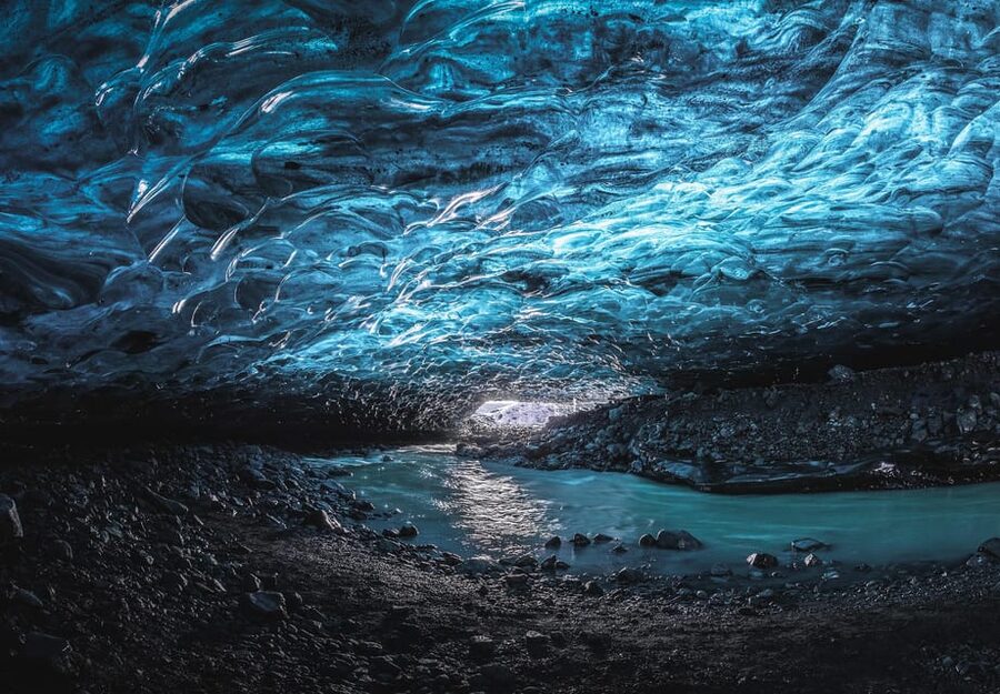 Jökulsárlón: Crystal Ice Cave Super Jeep Tour - The cave visit: where you go in, how long you stay, and how crowded it gets